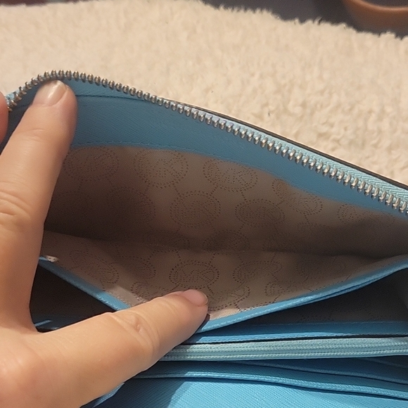 Michael Kors Blue Wallet with Zip Closure and Saffiano Leather - Picture 8 of 11